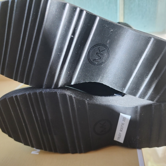 Michael Kors Trudy Heavy Canvas boot 5.5 black - Picture 2 of 5